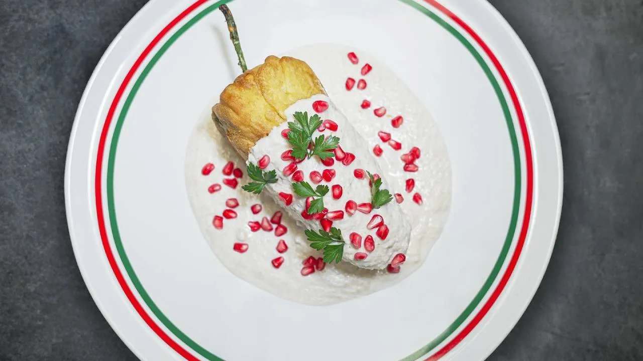 Cinco tipos de chiles en nogada que redefinen la tradición mexicana