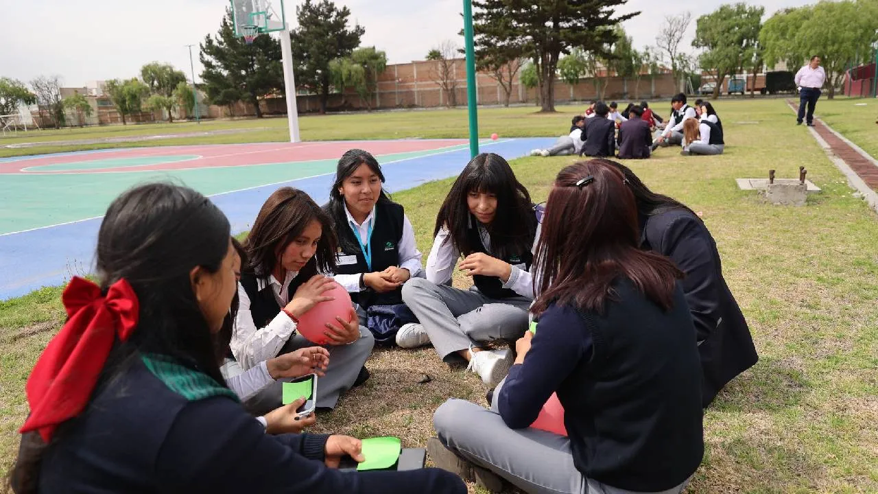 Según el Servicio de Administración Tributaria (SAT), algunos gastos escolares sí son deducibles, especialmente ciertos útiles.