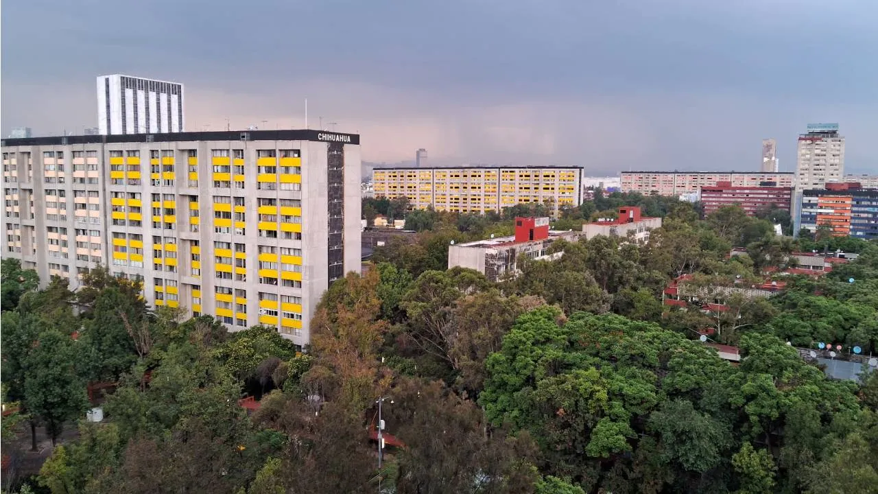 Este conjunto urbano, oficialmente llamado Unidad Habitacional Nonoalco-Tlatelolco, es uno de los proyectos de vivienda más ambiciosos del siglo XX en México.
