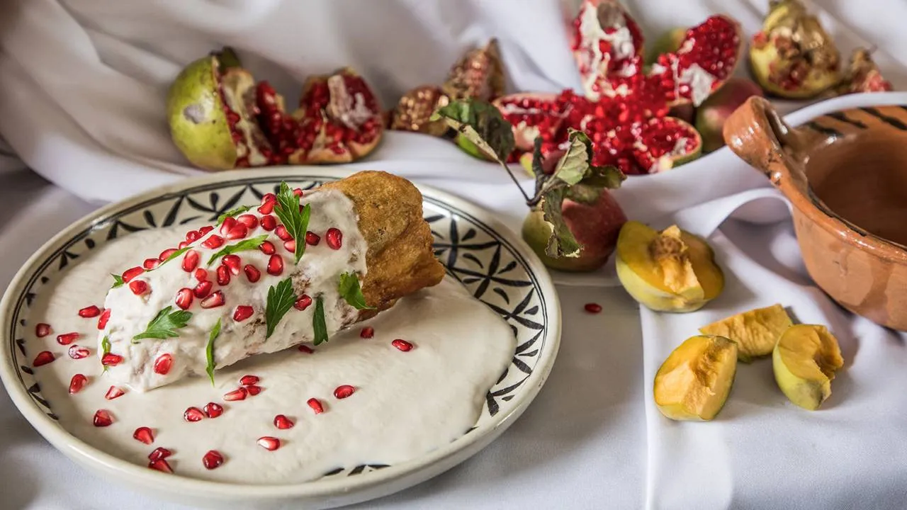 El chile en nogada va capeado o no