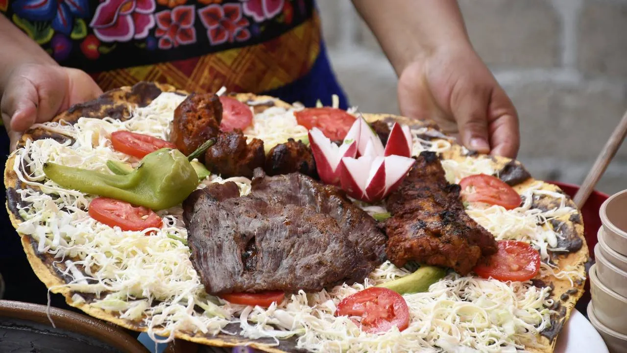 Explora Oaxaca a través de sus tipos de tlayudas