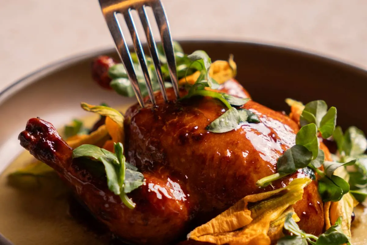 Sendero celebra el verano con un menú que une tradición, frescura y creatividad