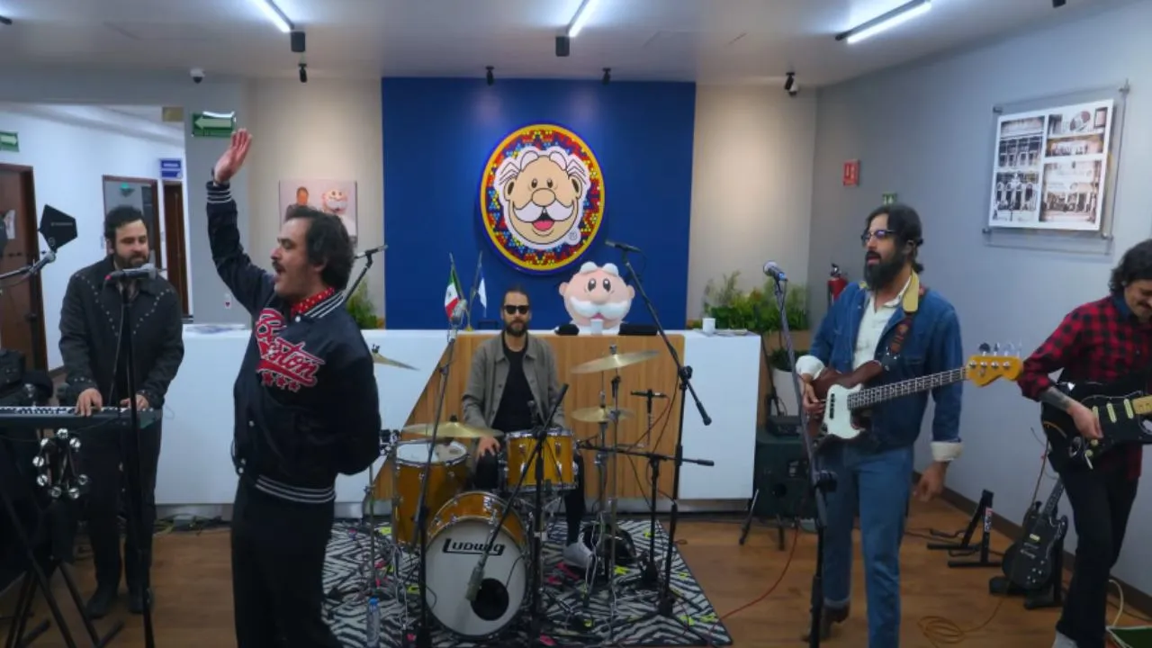 Simisónico prende el ritmo del SimiFest 2025 con Enjambre