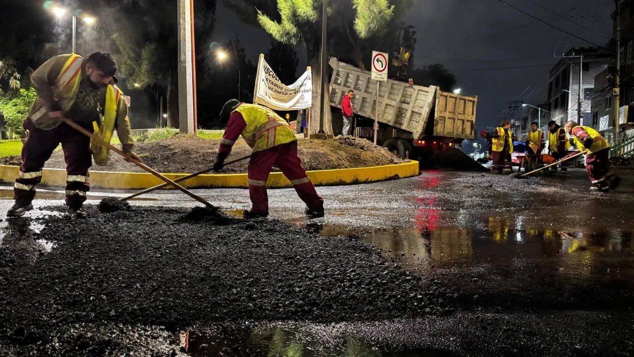 Con la temporada de lluvias, su presencia se multiplica, aumentando el riesgo de daños a vehículos y accidentes.