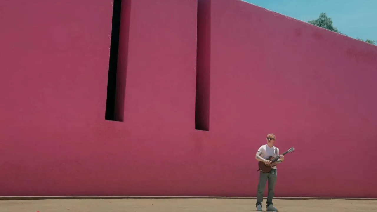 Al elegir este icónico lugar como escenario, Sheeran reafirma su vínculo con el público latinoamericano, especialmente con México, país al que ha regresado en múltiples ocasiones a lo largo de su carrera.