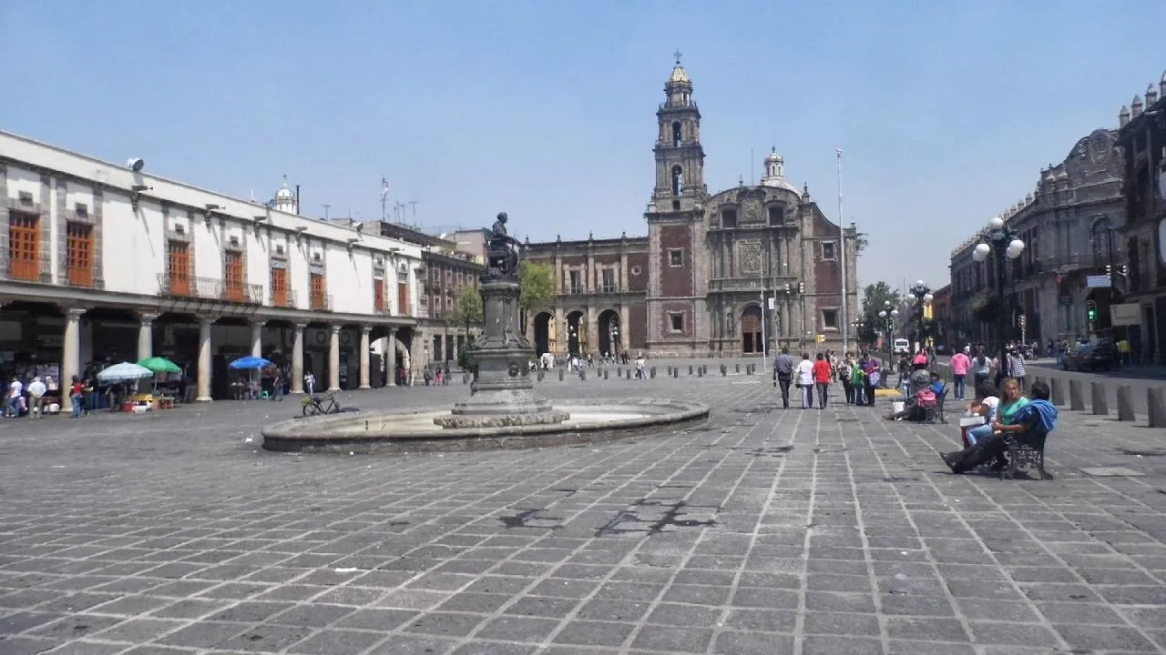 Plazas y calles históricas de la CDMX: un recorrido imperdible