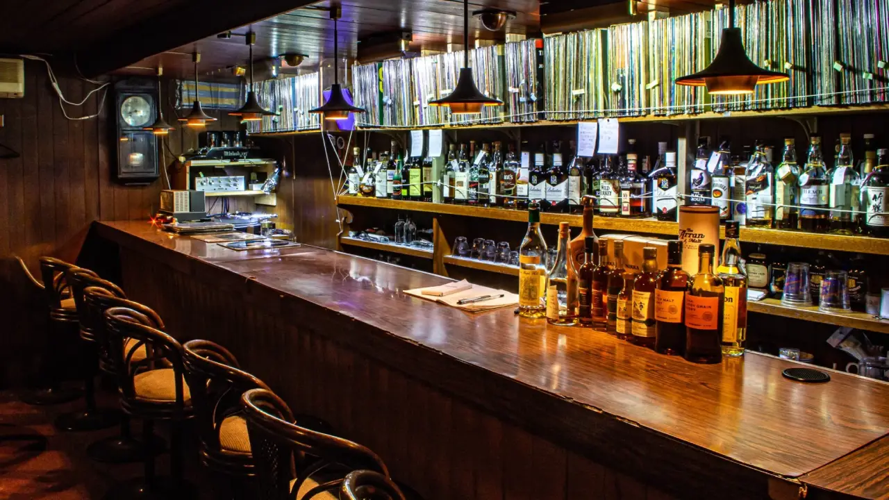 ¿Qué es un jazz kissa y por qué está conquistando CDMX?