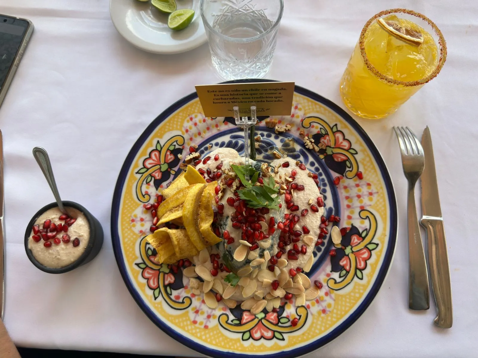 Chile en nogada en La buena barra.