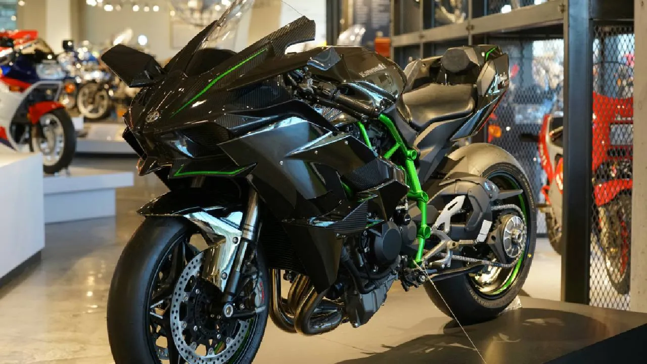 Este evento se perfila como el más grande de motociclismo en México, ocupando más de 35,000 metros cuadrados y congregando a más de 120 marcas especializadas del sector.