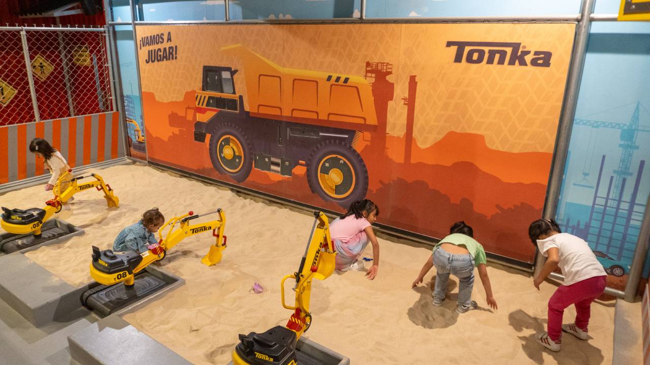 Hasbro City, el parque de diversiones que une a Transformers, Power Rangers y Peppa Pig