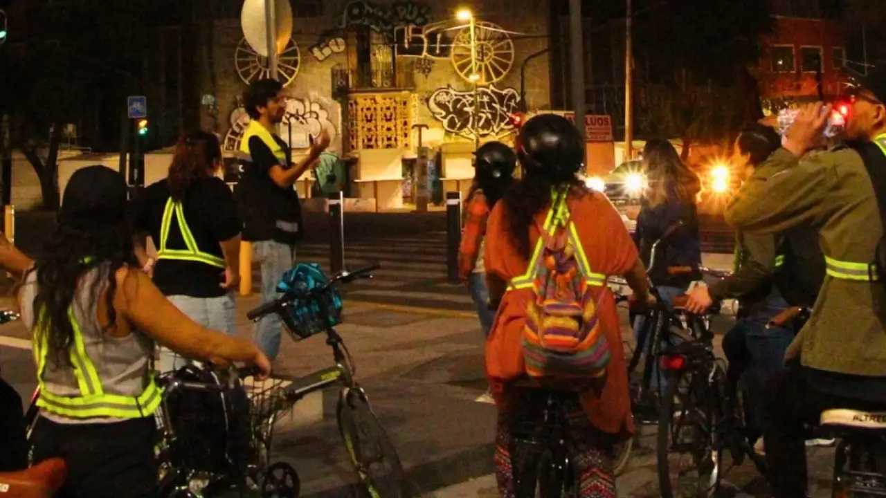 Tours en bici por casas embrujadas en CDMX: la spooky season sobre ruedas