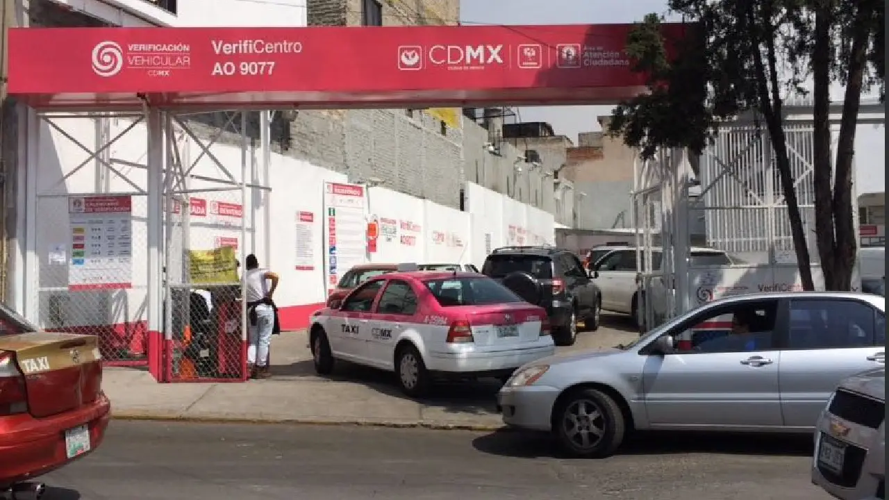 El pago de la tenencia se efectúa solo una vez al año, mientras que la verificación debe realizarse dos veces al año.